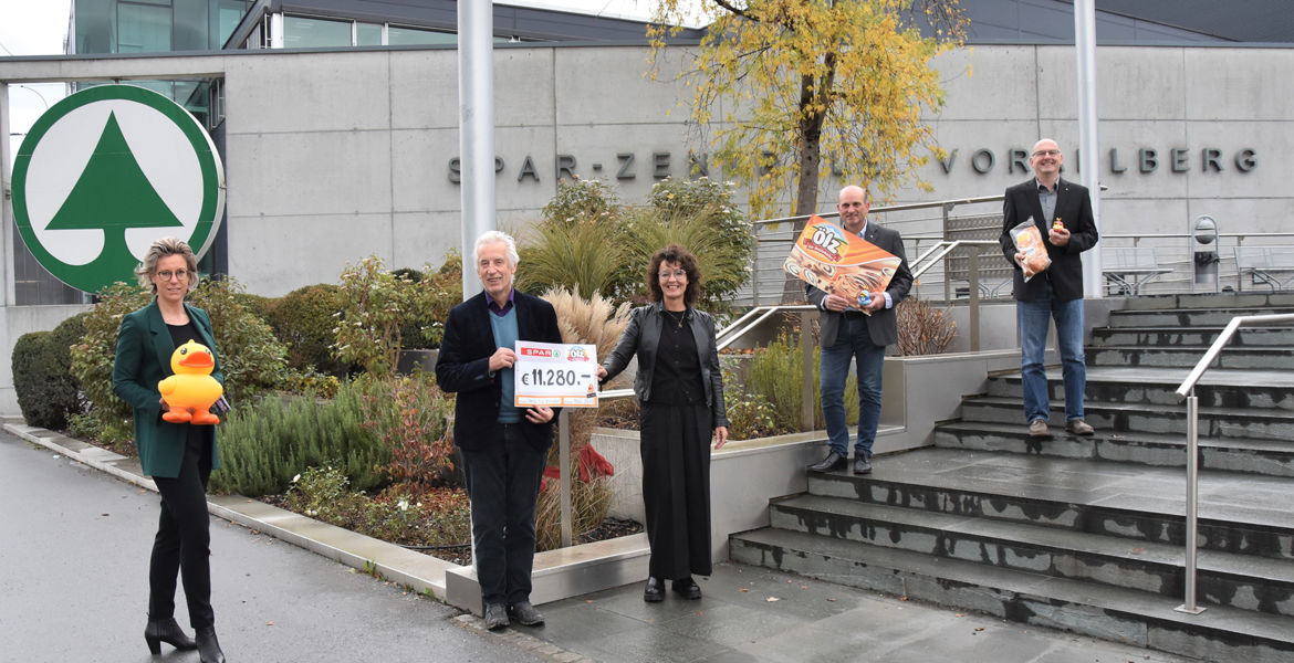 Spendenuebergabe_Netz_fuer_Kinder