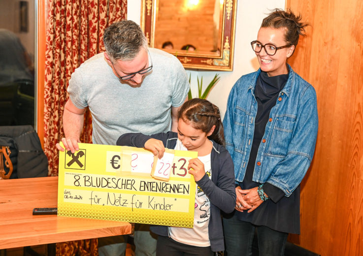 NfK Entenrennen Scheck_© Udo Mittelberger-10