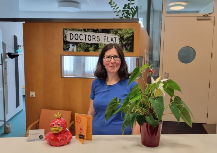 Frau Dr. Linder