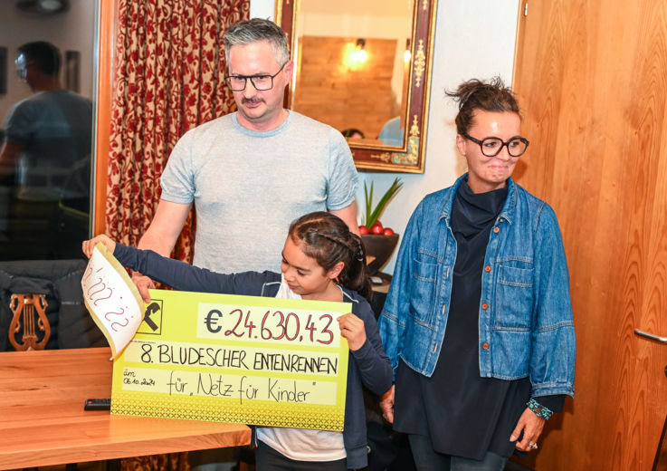 NfK Entenrennen Scheck_© Udo Mittelberger-12