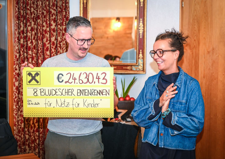 NfK Entenrennen Scheck_© Udo Mittelberger-13